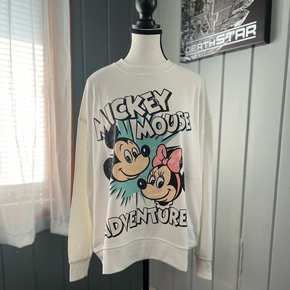 Disney Mickey and Minnie Crewneck NWOT